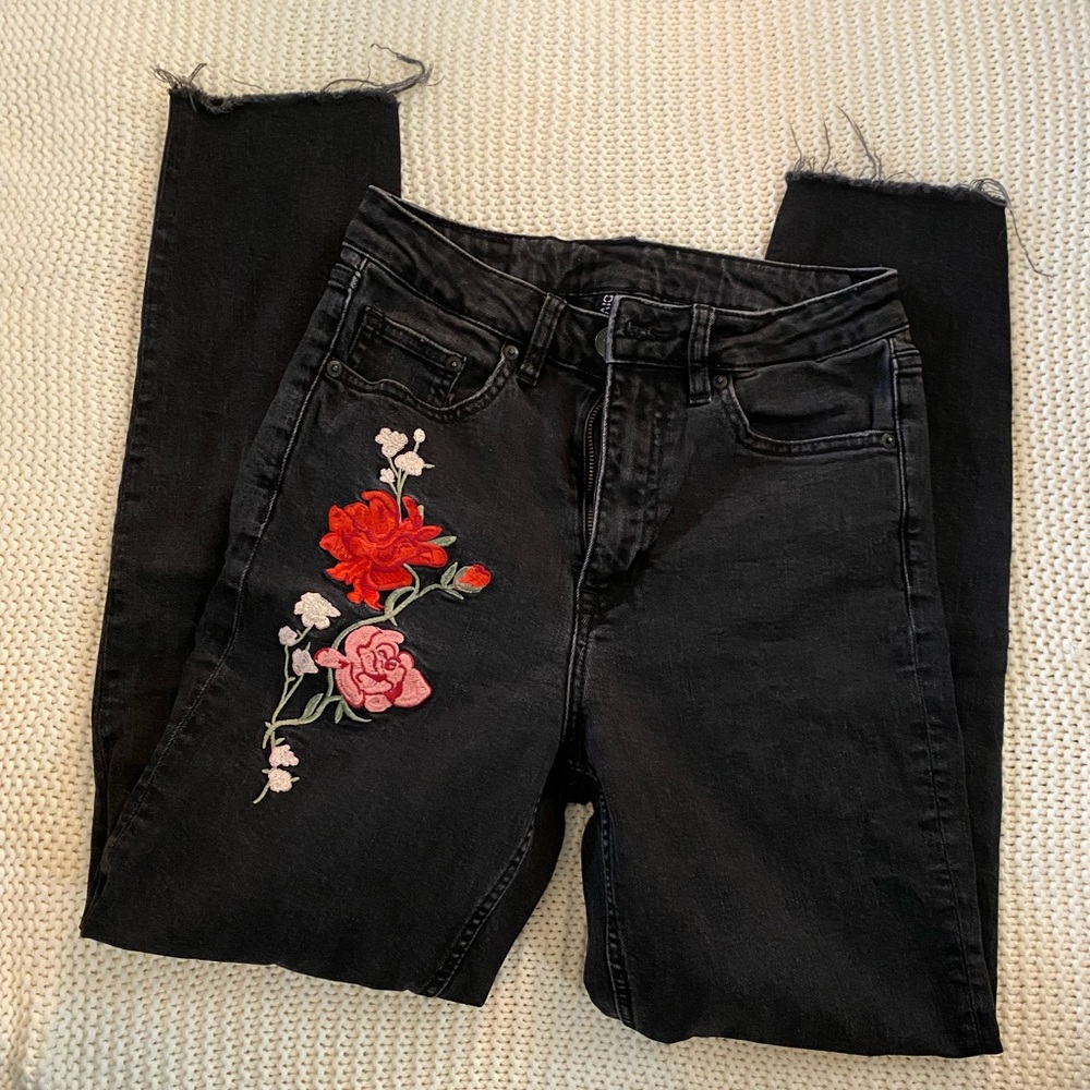 H&M Divided floral jeans